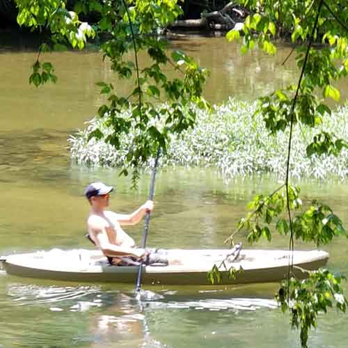 kayaking-on-the-little-river-in-walland-tennessee